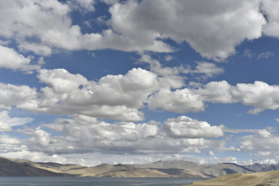 Les nuage passen sur les plateaux du Ladakh