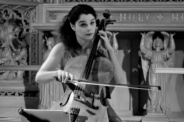 Estelle Revaz et son solo de violoncelle à Caux, Suisse