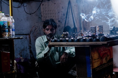 Un regard au coin de rue à Dehli