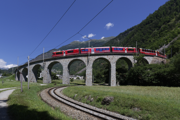 La boucle de 360° de la voie ferrée dans les Grisons