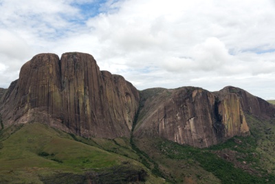 Les montagnes vers le camp Cata au Madagascar